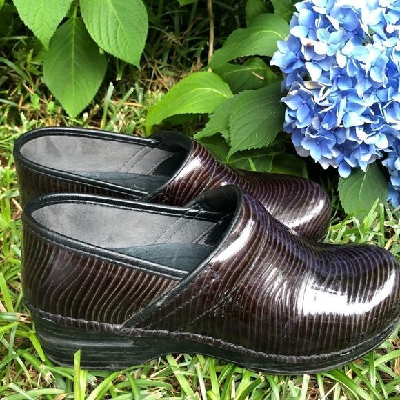 Dansko XP Women’s Professional Clog Slip Resistant Brown Animal Print - Picture 1 of 8
